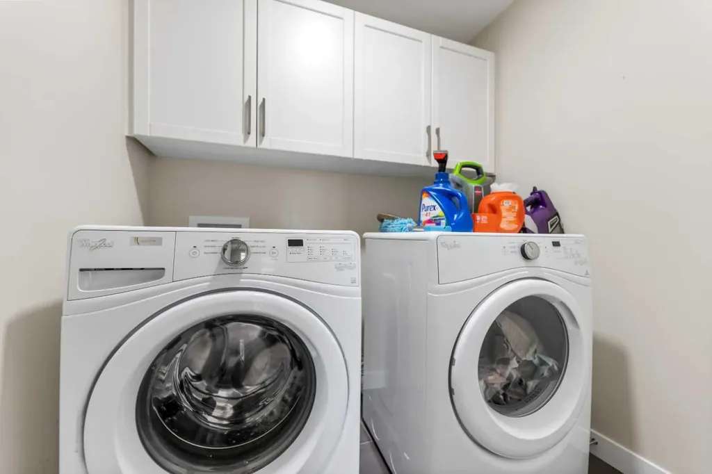 165 Cranbrook Villas SE Calgary AB T3M 1Z3