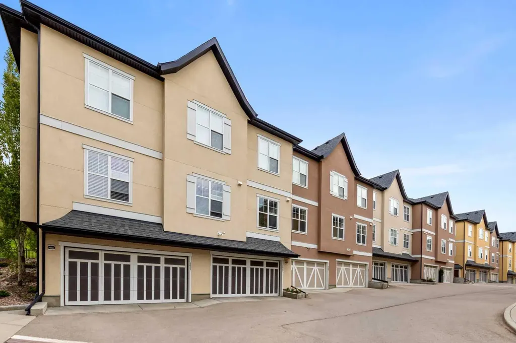 165 Cranbrook Villas SE Calgary AB T3M 1Z3