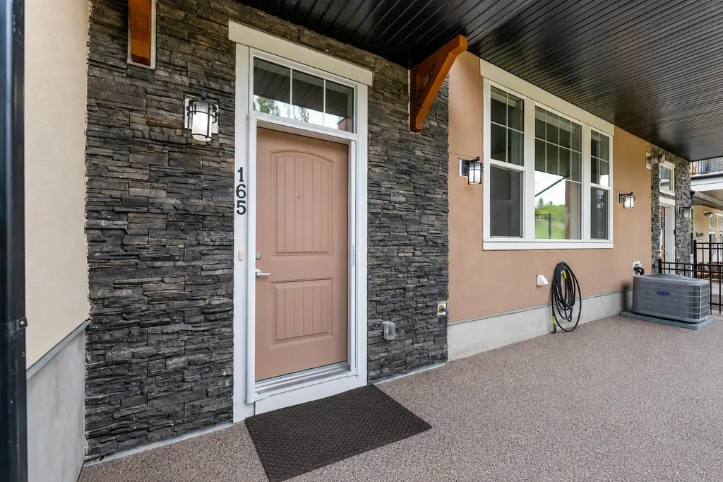 165 Cranbrook Villas SE Calgary AB T3M 1Z3