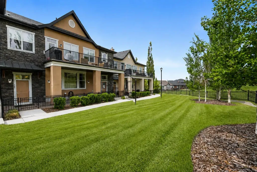 165 Cranbrook Villas SE Calgary AB T3M 1Z3