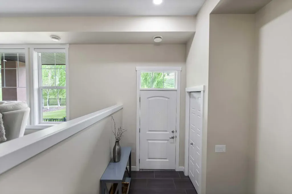 165 Cranbrook Villas SE Calgary AB T3M 1Z3