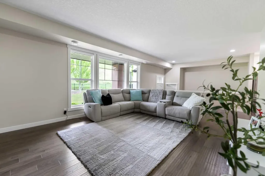 165 Cranbrook Villas SE Calgary AB T3M 1Z3