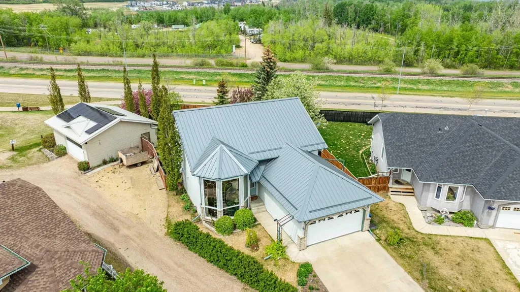 25 Fern Glade Crescent Sylvan Lake AB T4S 1Z6