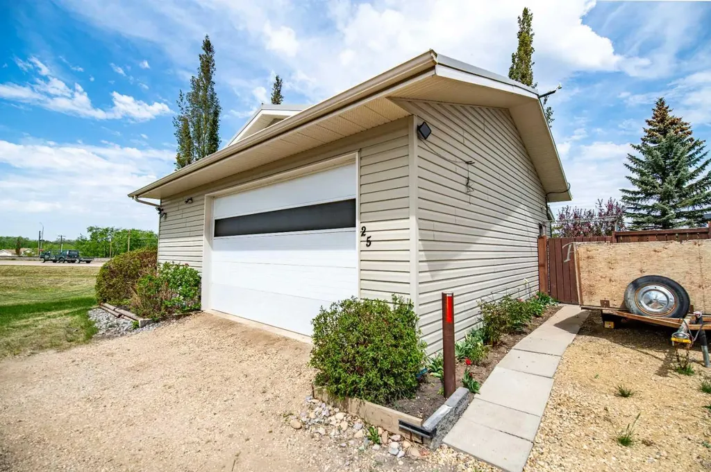 25 Fern Glade Crescent Sylvan Lake AB T4S 1Z6