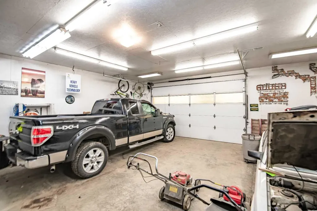 25 Fern Glade Crescent Sylvan Lake AB T4S 1Z6