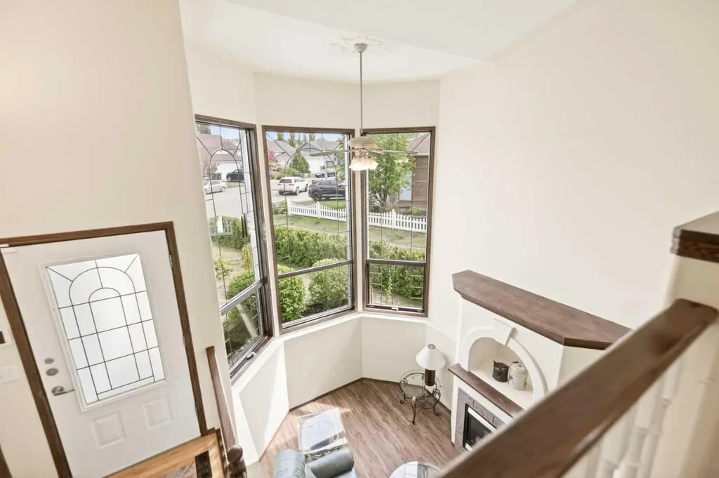 25 Fern Glade Crescent Sylvan Lake AB T4S 1Z6