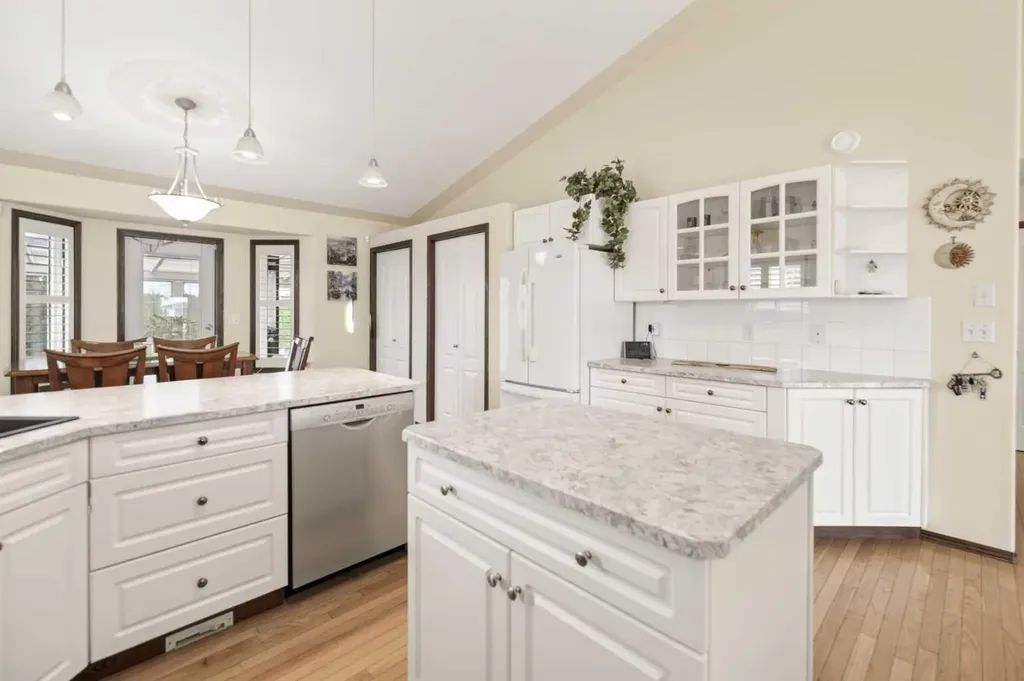 25 Fern Glade Crescent Sylvan Lake AB T4S 1Z6