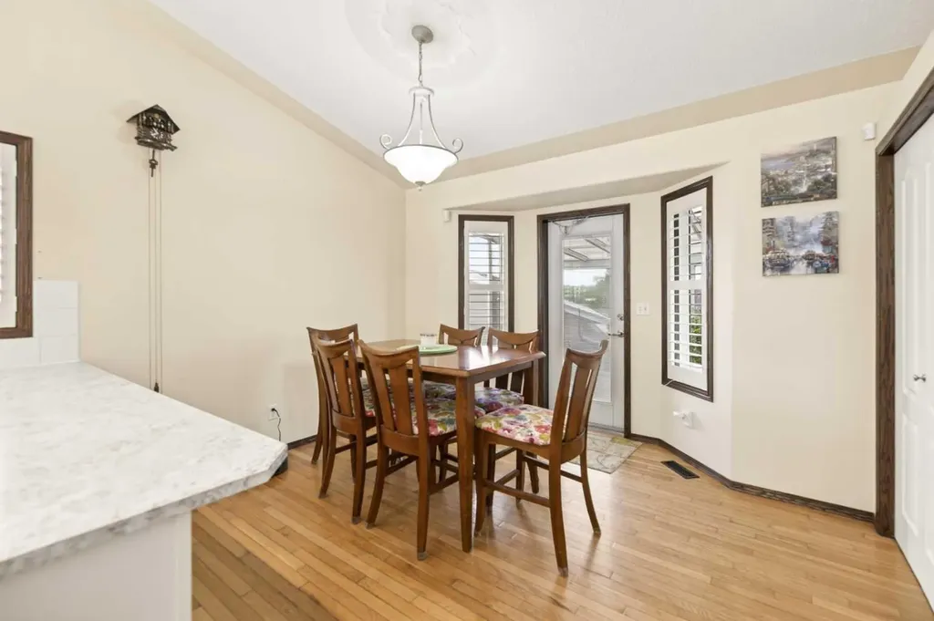 25 Fern Glade Crescent Sylvan Lake AB T4S 1Z6