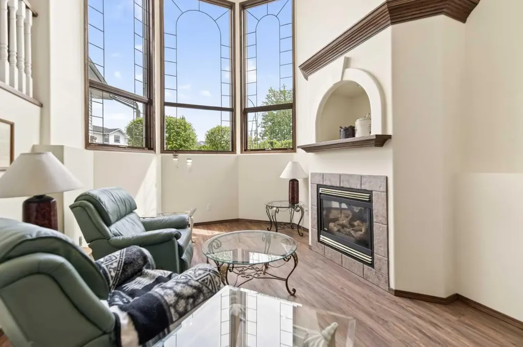 25 Fern Glade Crescent Sylvan Lake AB T4S 1Z6