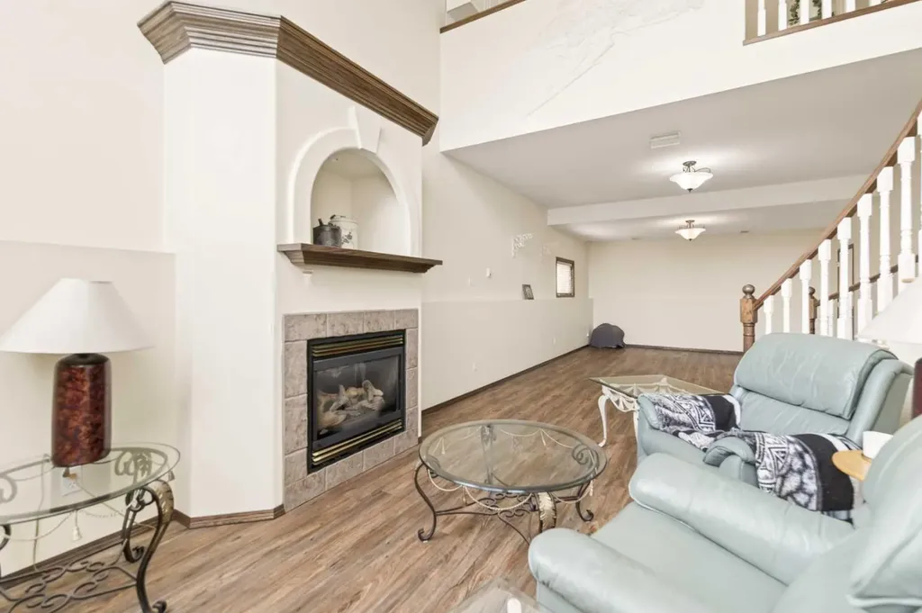 25 Fern Glade Crescent Sylvan Lake AB T4S 1Z6