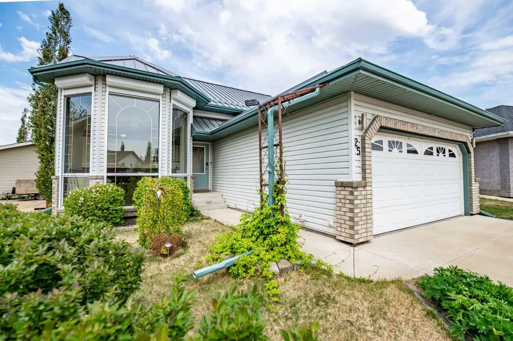 25 Fern Glade Crescent Sylvan Lake AB T4S 1Z6