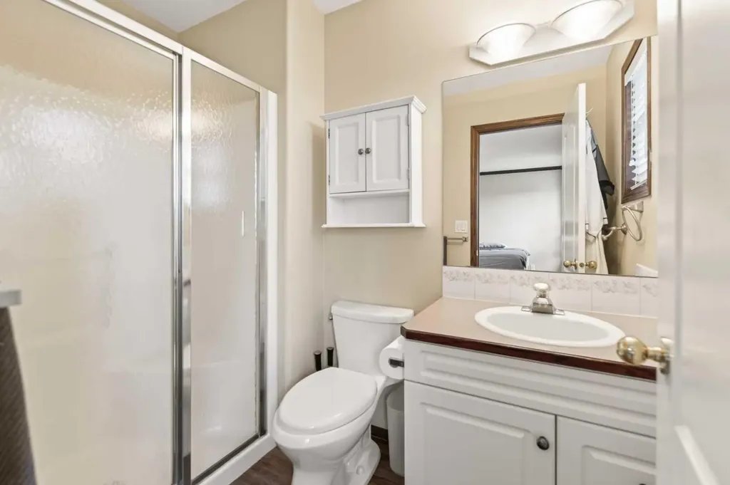 25 Fern Glade Crescent Sylvan Lake AB T4S 1Z6