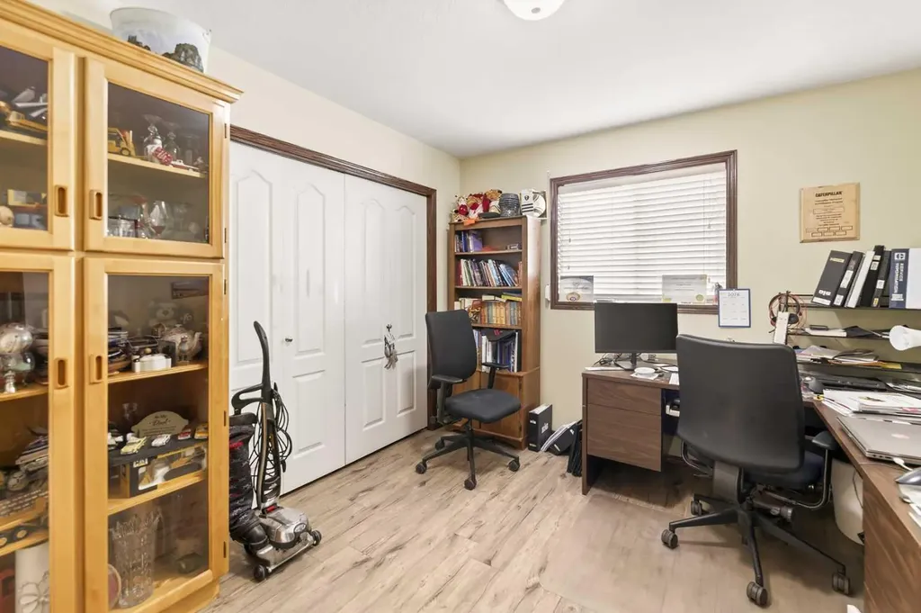 25 Fern Glade Crescent Sylvan Lake AB T4S 1Z6