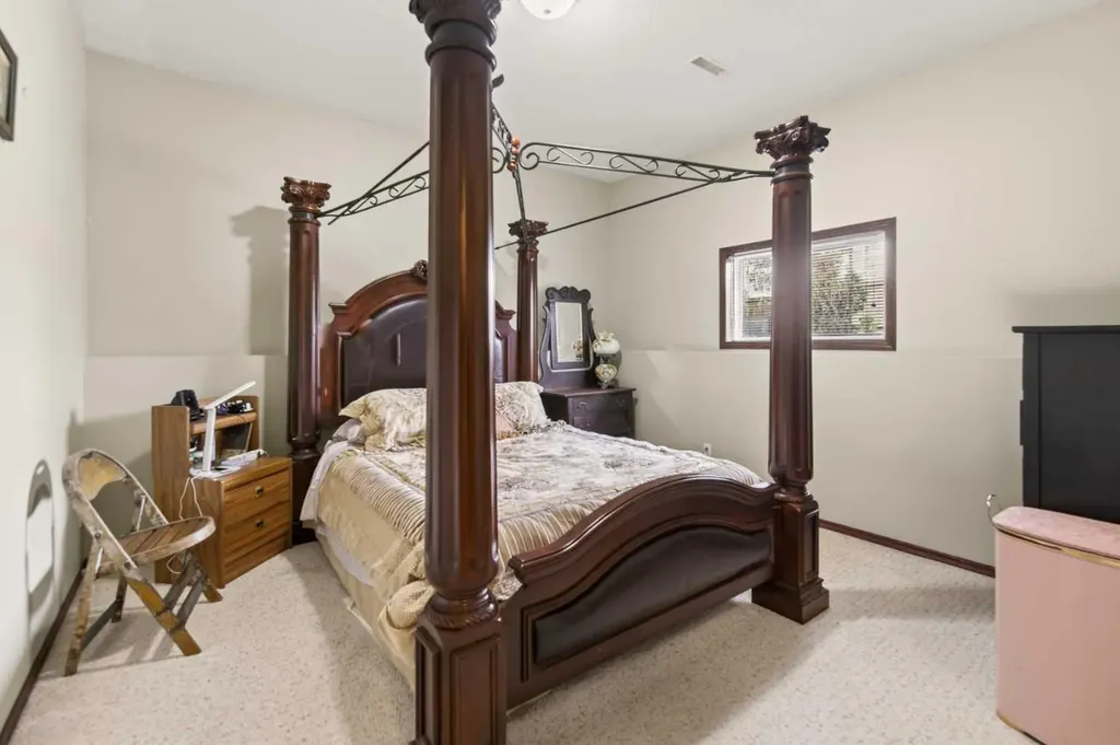 25 Fern Glade Crescent Sylvan Lake AB T4S 1Z6