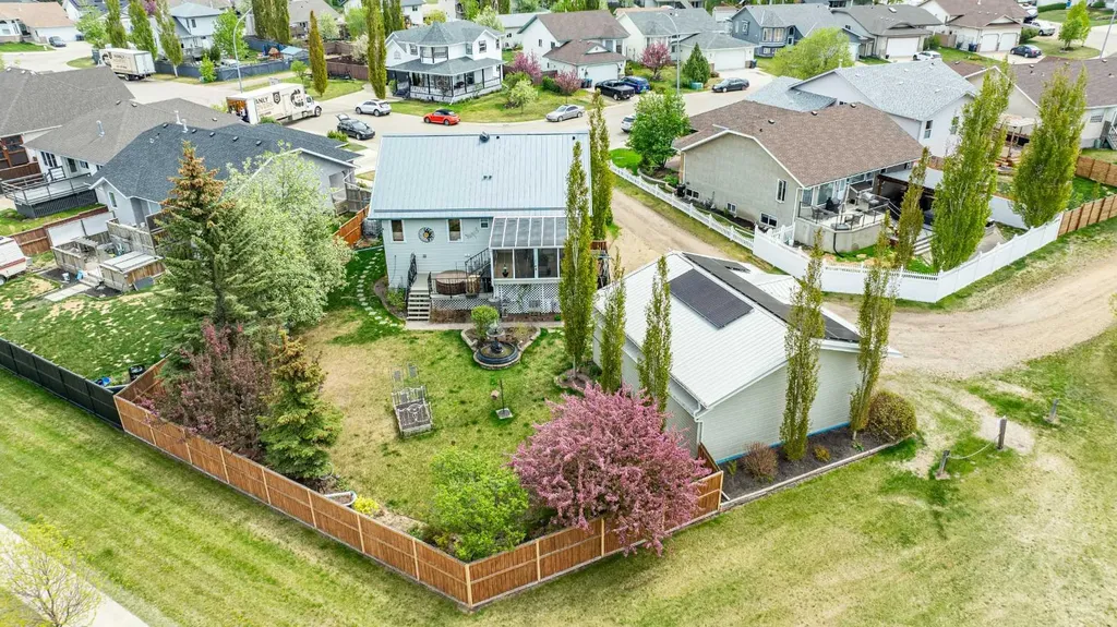25 Fern Glade Crescent Sylvan Lake AB T4S 1Z6