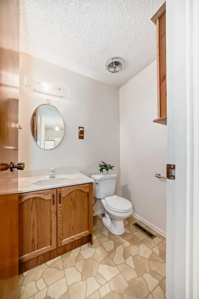8 Varsdale Place NW Calgary AB T3A 0G7