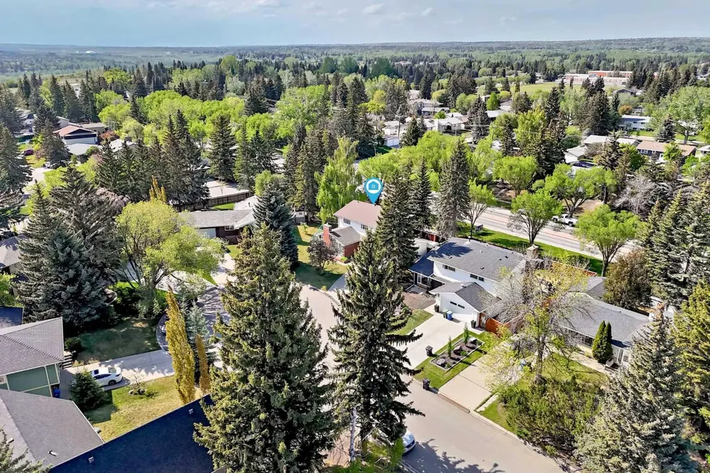 8 Varsdale Place NW Calgary AB T3A 0G7