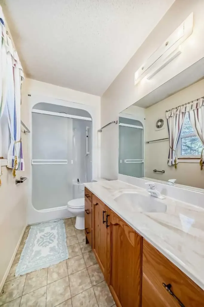 8 Varsdale Place NW Calgary AB T3A 0G7