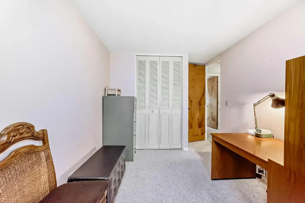 8 Varsdale Place NW Calgary AB T3A 0G7
