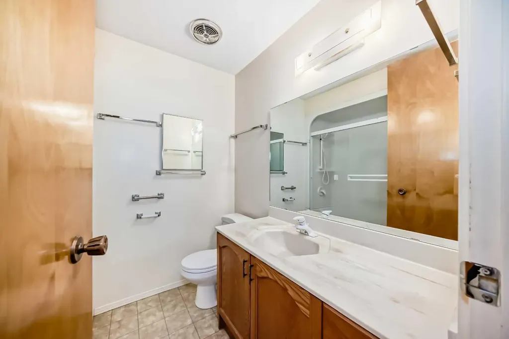 8 Varsdale Place NW Calgary AB T3A 0G7