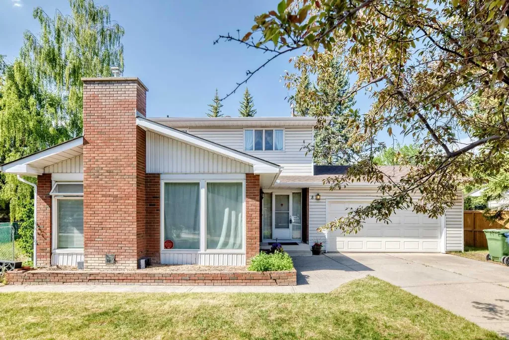 8 Varsdale Place NW Calgary AB T3A 0G7