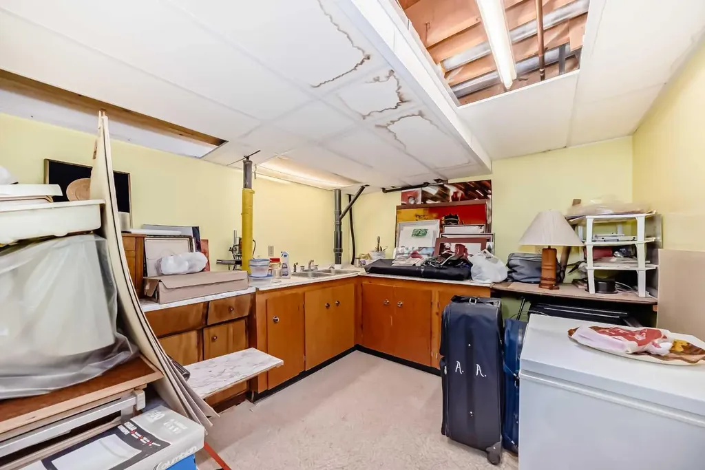 8 Varsdale Place NW Calgary AB T3A 0G7