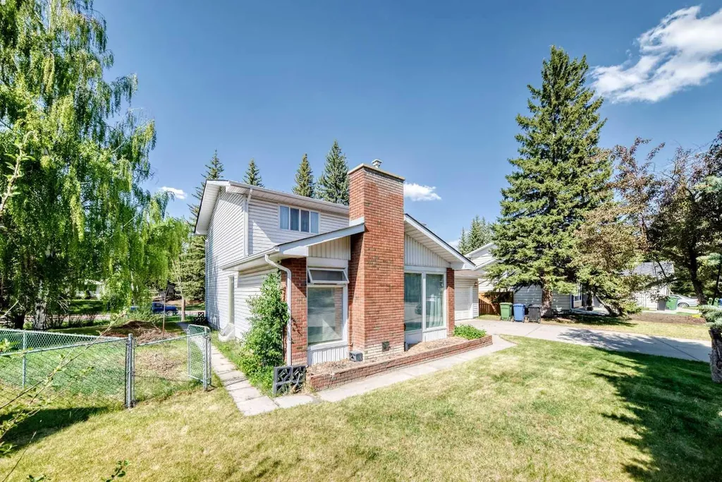 8 Varsdale Place NW Calgary AB T3A 0G7