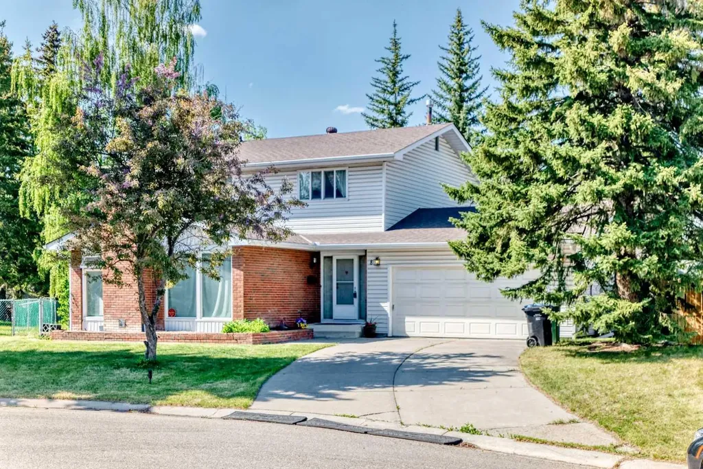 8 Varsdale Place NW Calgary AB T3A 0G7