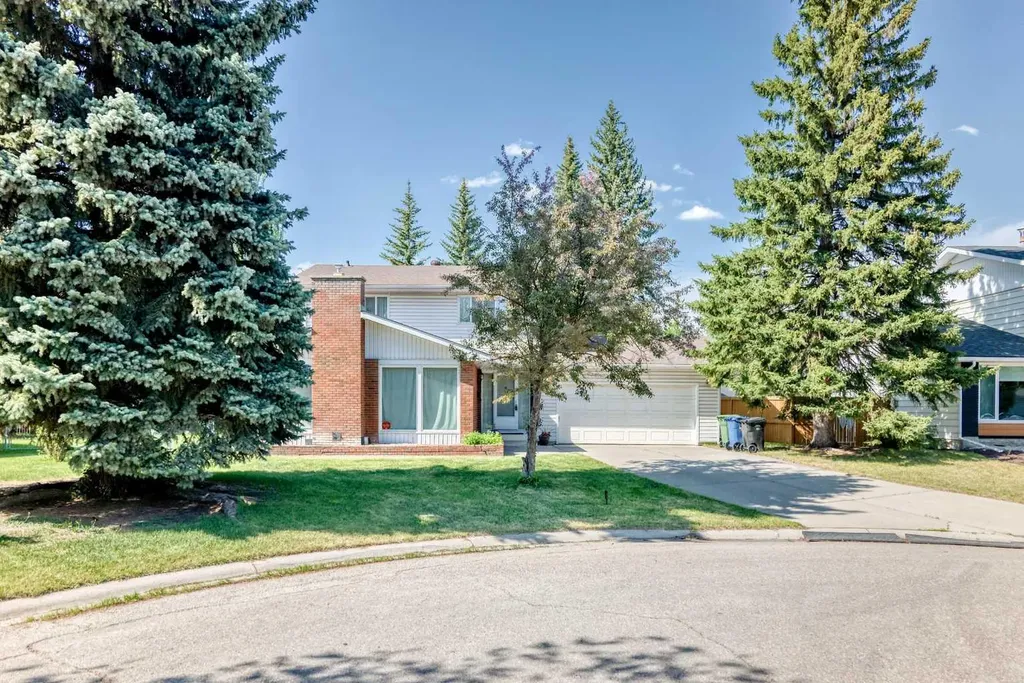 8 Varsdale Place NW Calgary AB T3A 0G7