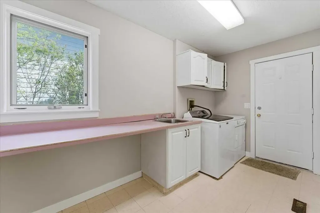 13919 Evergreen Street SW Calgary AB T2Y2X4