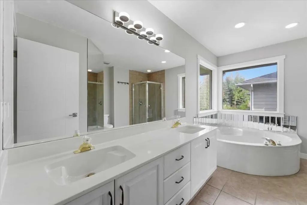 13919 Evergreen Street SW Calgary AB T2Y2X4