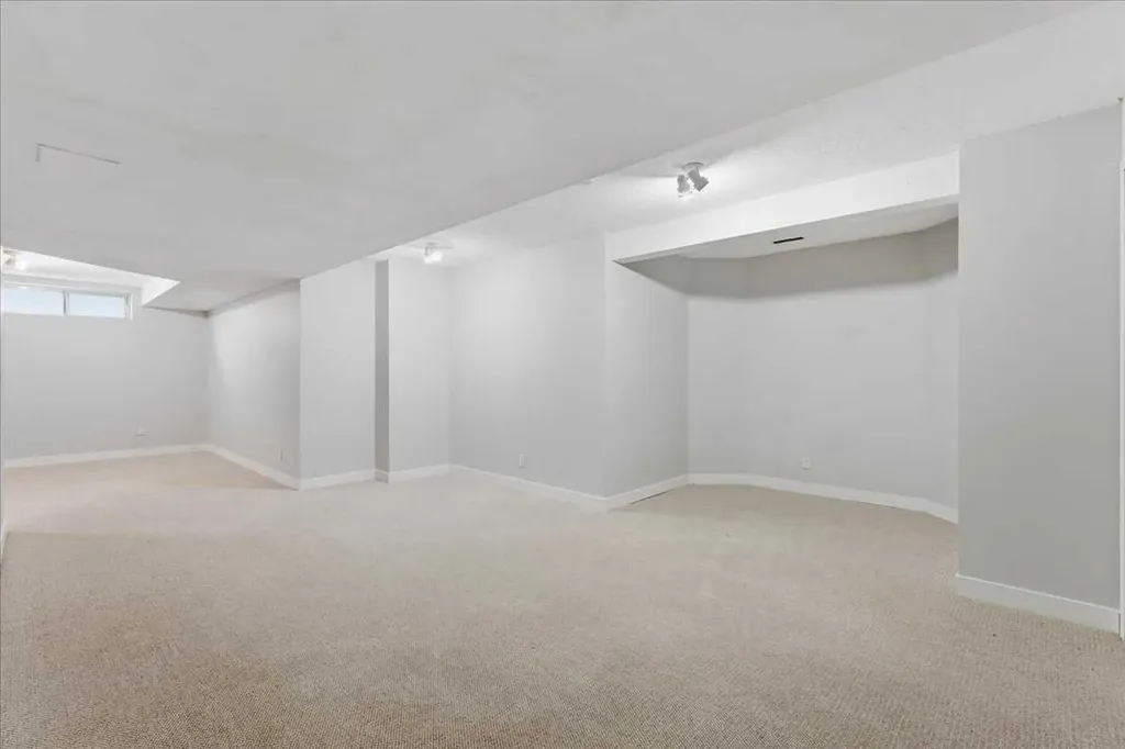 13919 Evergreen Street SW Calgary AB T2Y2X4