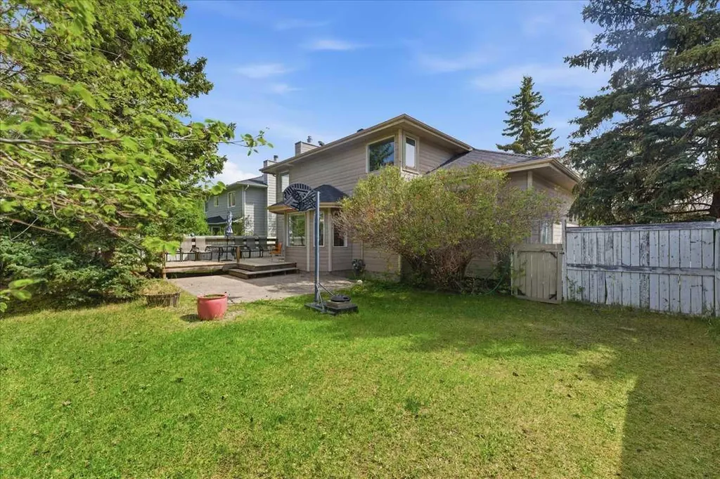 13919 Evergreen Street SW Calgary AB T2Y2X4