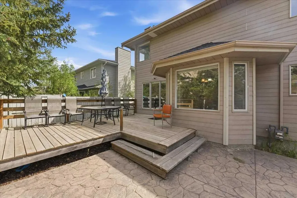 13919 Evergreen Street SW Calgary AB T2Y2X4