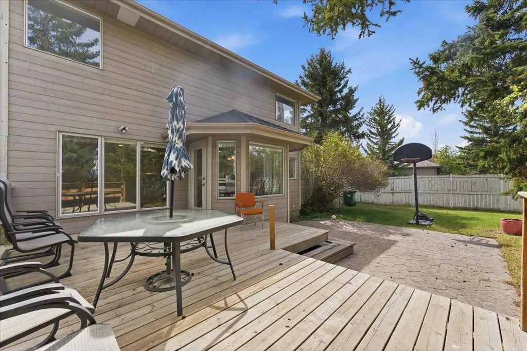13919 Evergreen Street SW Calgary AB T2Y2X4