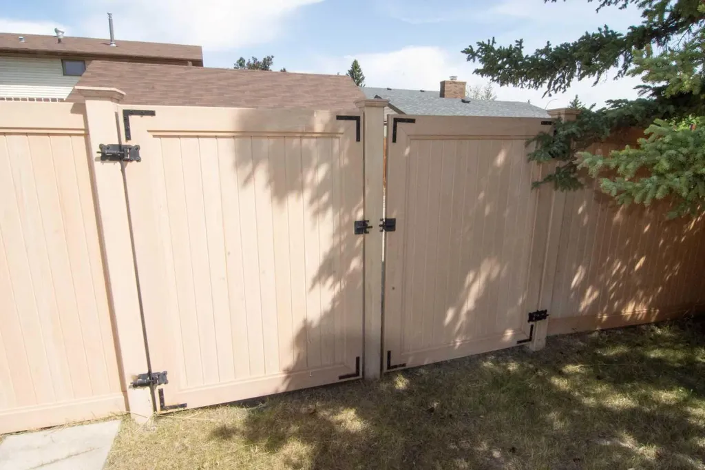 340 Templeton Circle NE Calgary AB T1Y 4L7