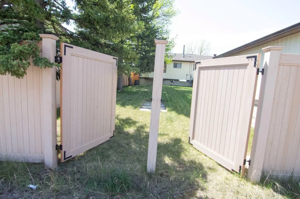340 Templeton Circle NE Calgary AB T1Y 4L7