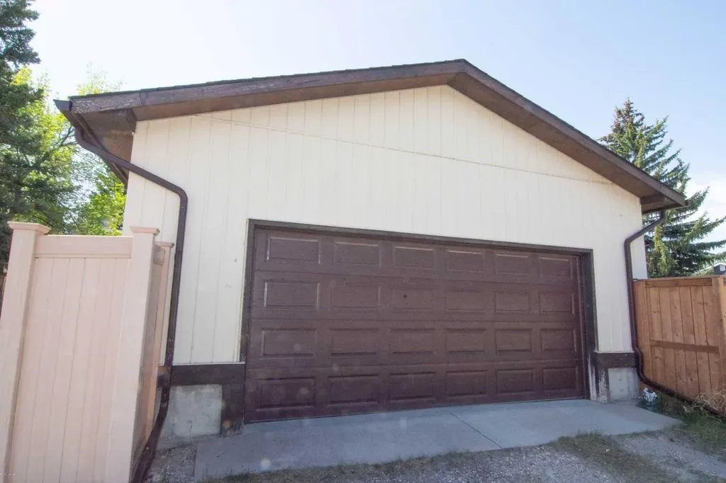 340 Templeton Circle NE Calgary AB T1Y 4L7