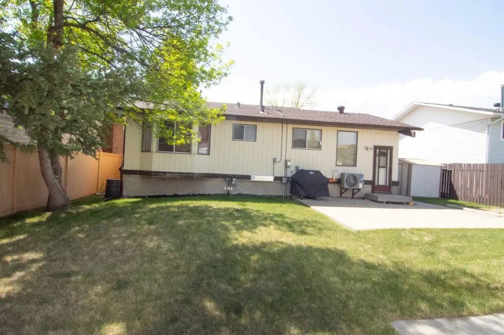 340 Templeton Circle NE Calgary AB T1Y 4L7