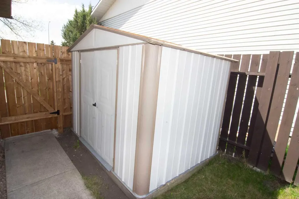 340 Templeton Circle NE Calgary AB T1Y 4L7