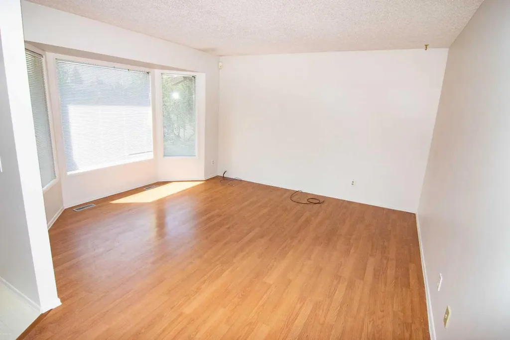 340 Templeton Circle NE Calgary AB T1Y 4L7