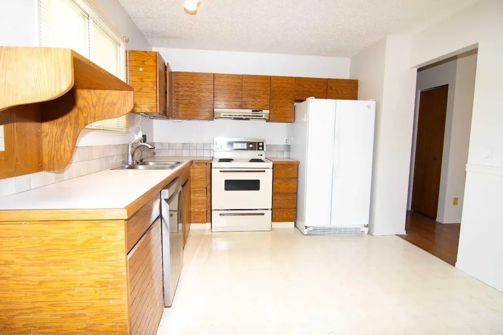 340 Templeton Circle NE Calgary AB T1Y 4L7