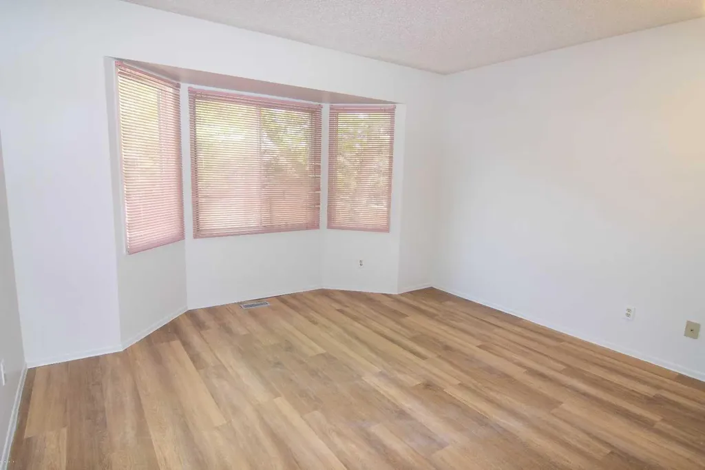 340 Templeton Circle NE Calgary AB T1Y 4L7