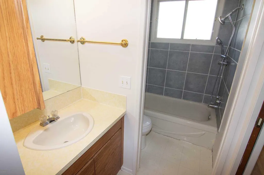 340 Templeton Circle NE Calgary AB T1Y 4L7