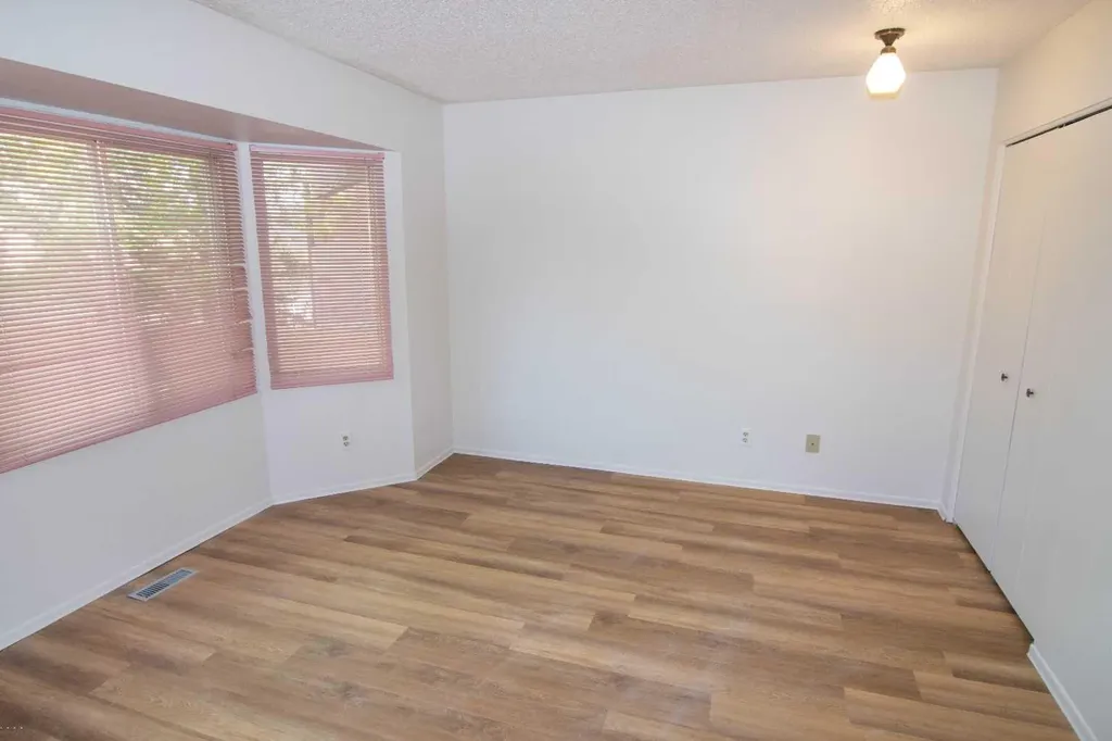 340 Templeton Circle NE Calgary AB T1Y 4L7