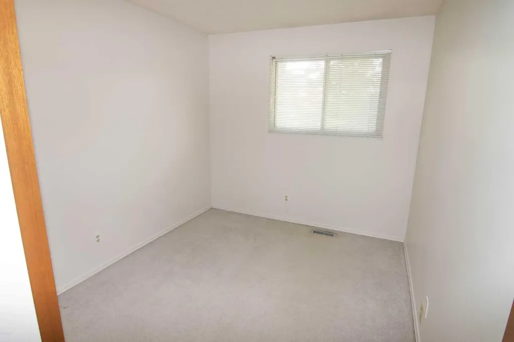 340 Templeton Circle NE Calgary AB T1Y 4L7