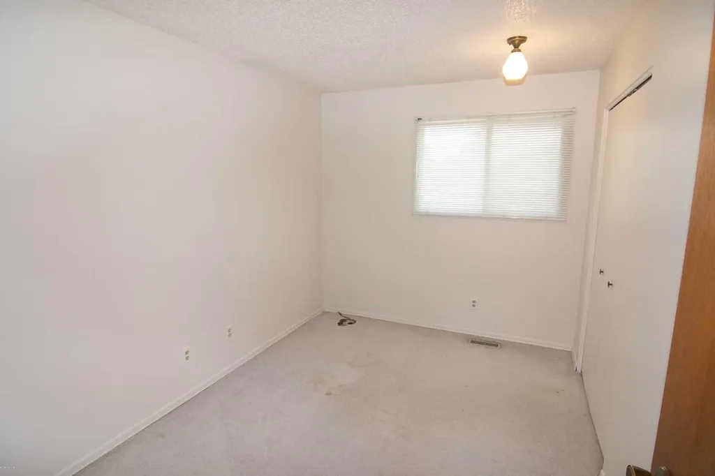 340 Templeton Circle NE Calgary AB T1Y 4L7