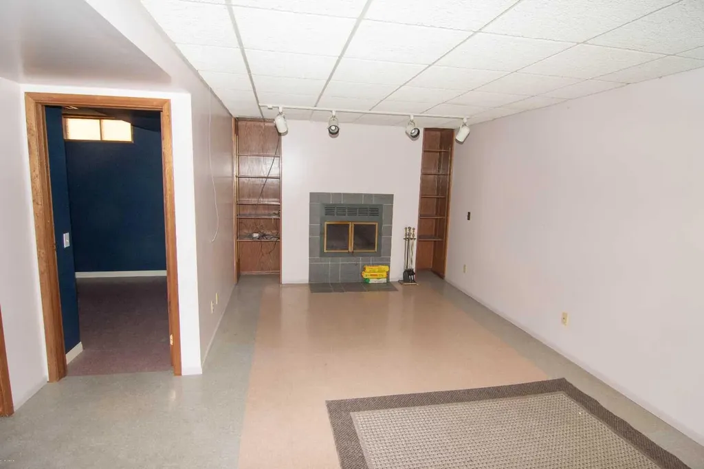 340 Templeton Circle NE Calgary AB T1Y 4L7