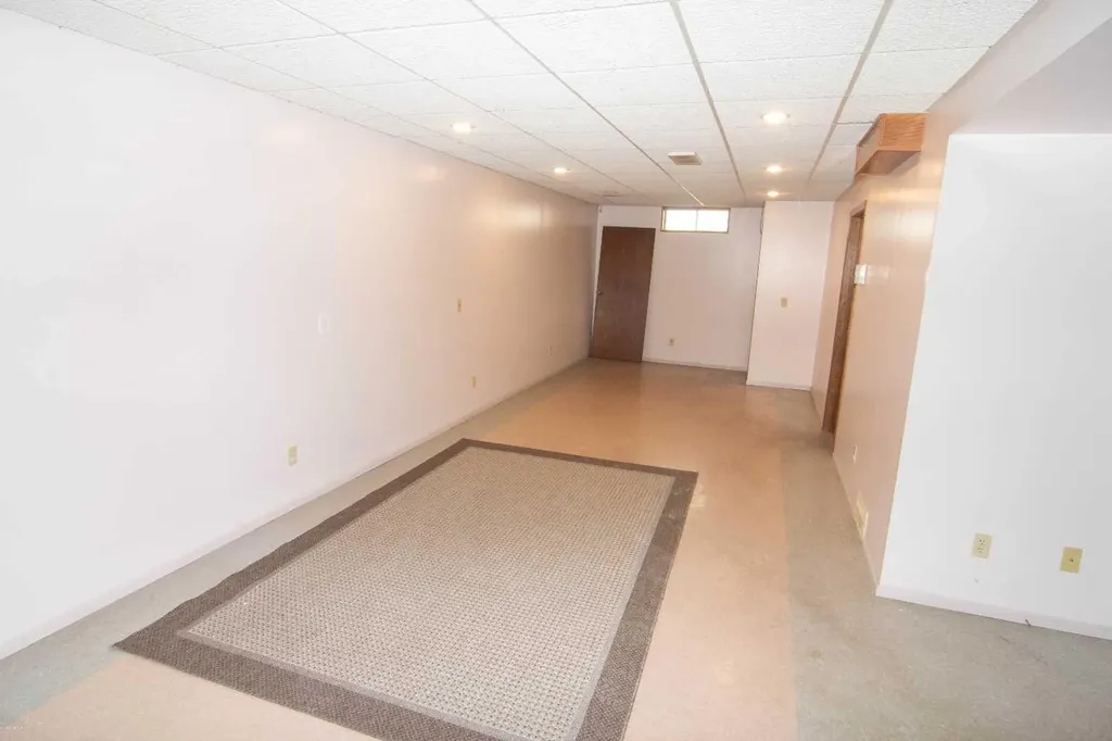 340 Templeton Circle NE Calgary AB T1Y 4L7