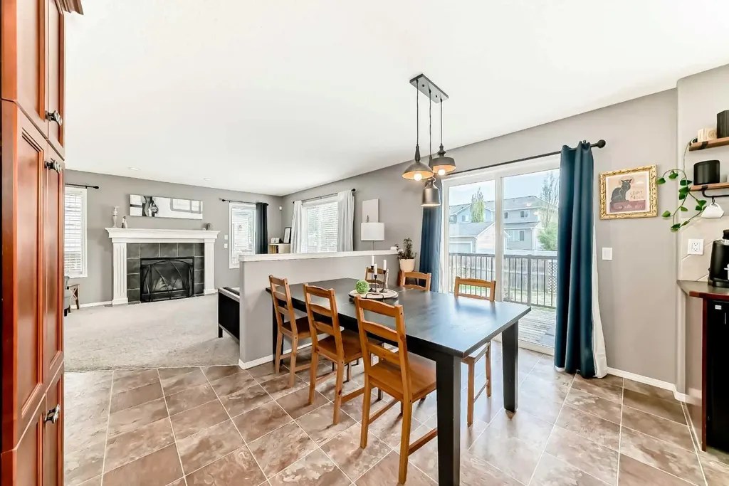 34 Kingsland Heights SE Airdrie AB T4A 0A3
